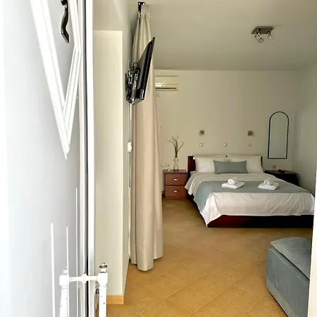 Porto Nuovo 2 * לימנאס